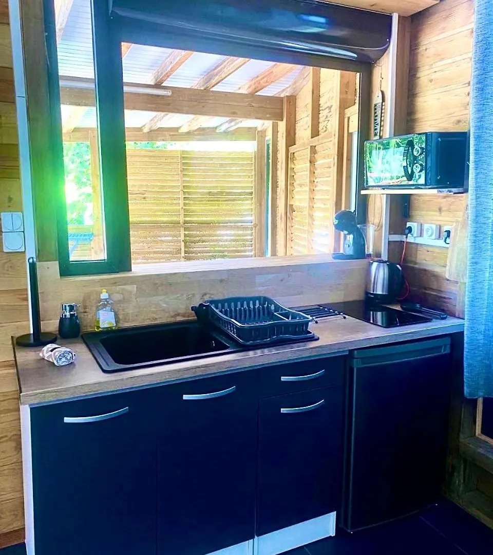 Charmant Bungalow Tout Confort Climatise - Terrasse Et Acces Plage ! Deshaies Vakantiehuis